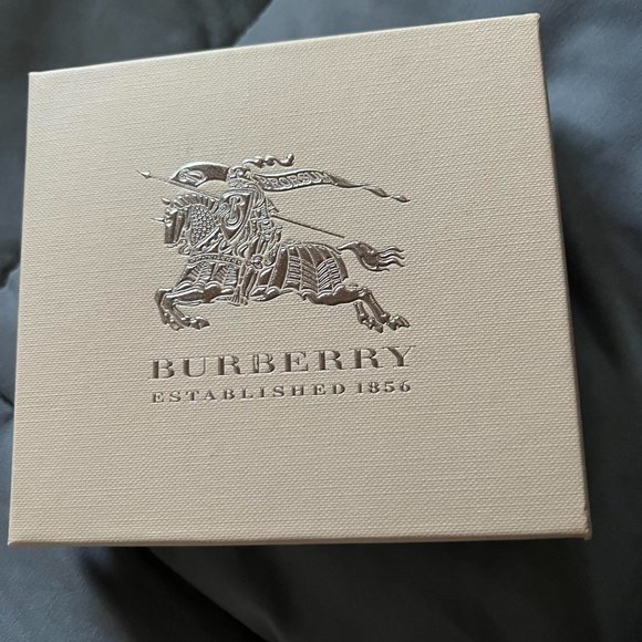 Burberry zipped card case with authenticity card and box - Picture 3 of 5